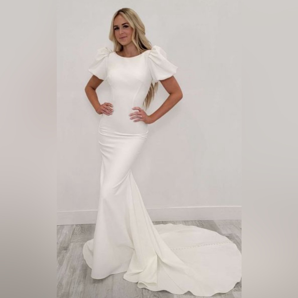 BRAND NEW ALTA MODA WEDDING DRESS